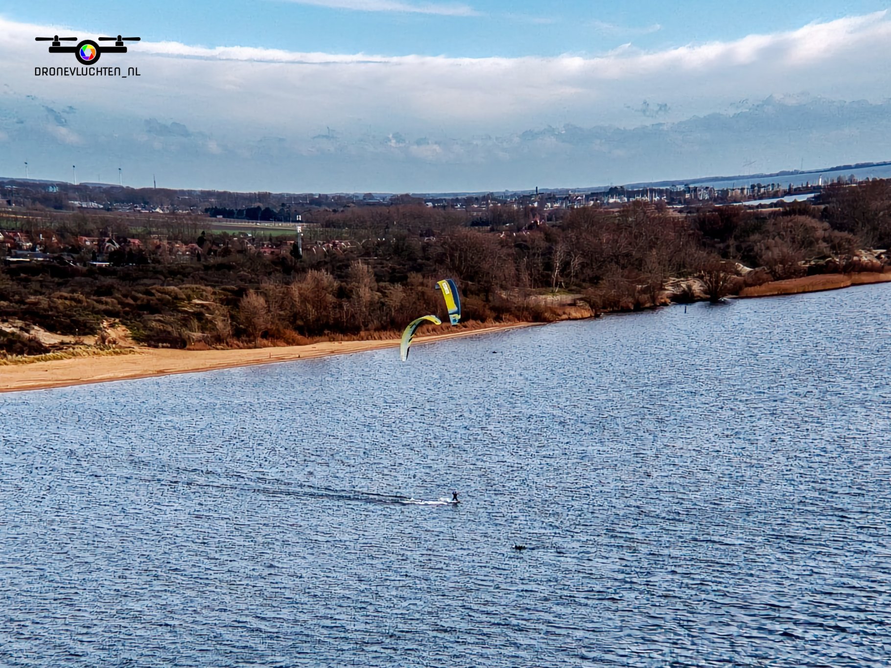 20260207 Kitesurfers