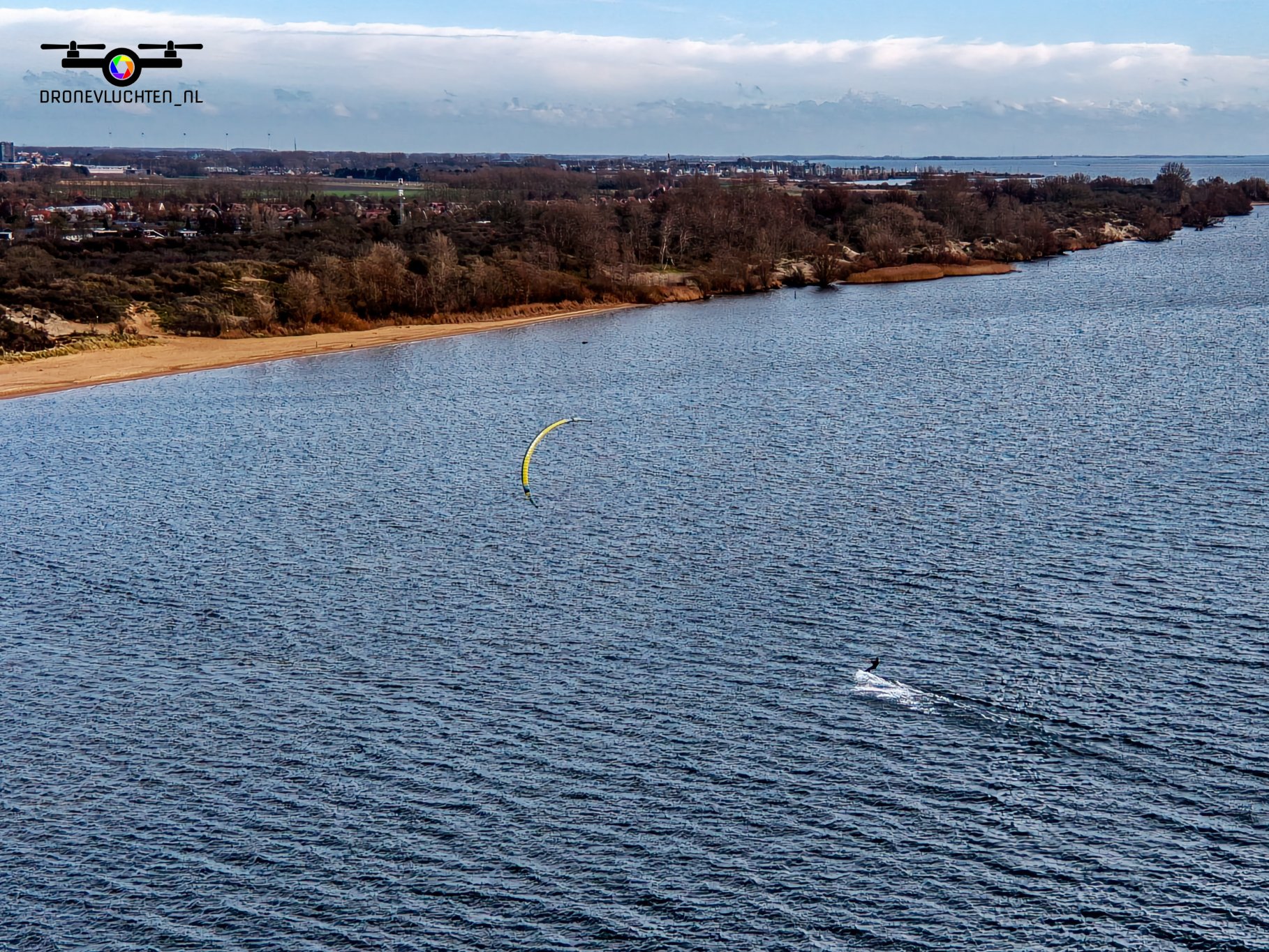 20260207 Kitesurfers