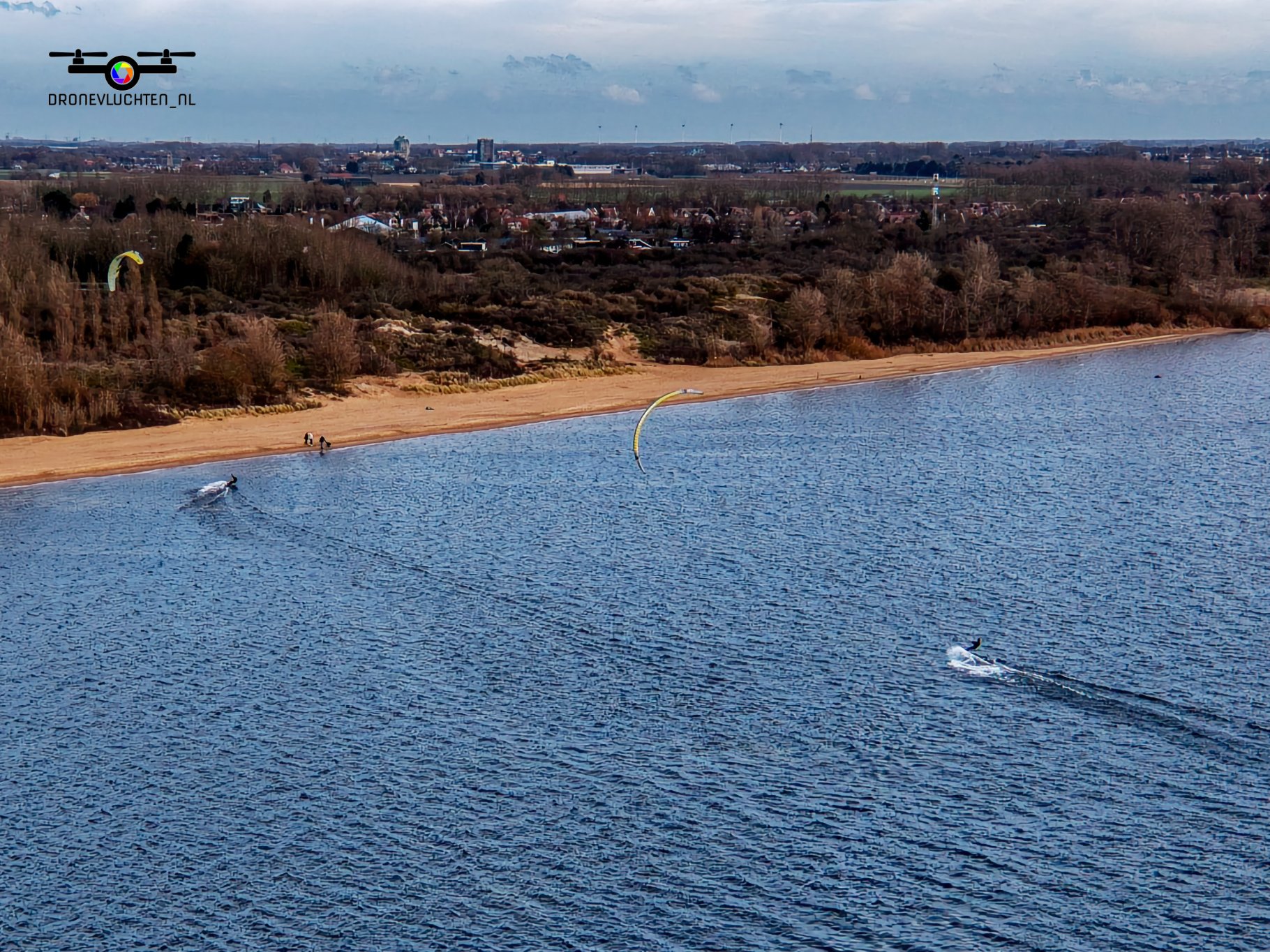 20260207 Kitesurfers