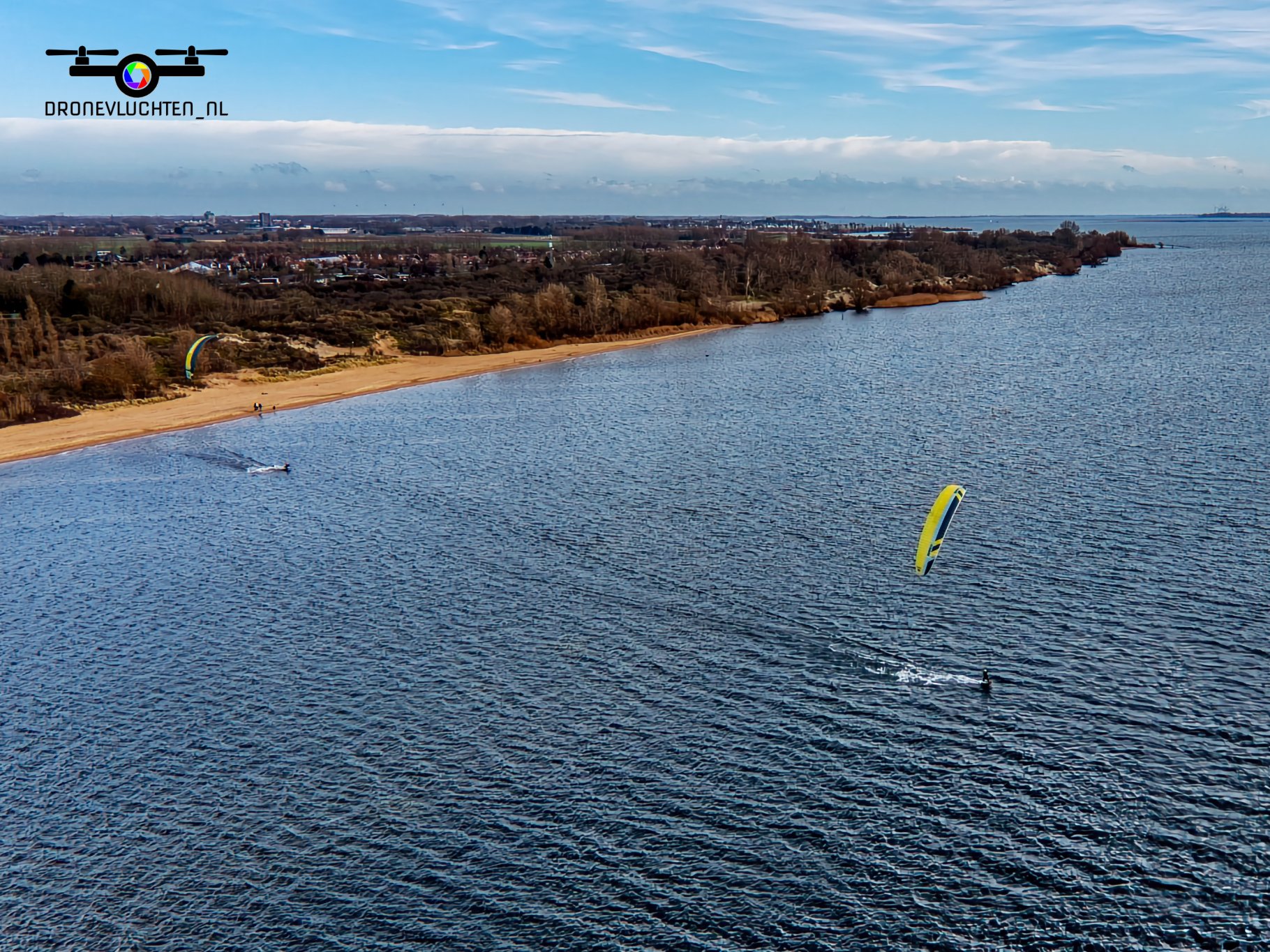 20260207 Kitesurfers