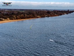 20260207 Kitesurfers