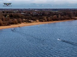 20260207 Kitesurfers