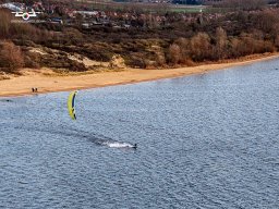 20260207 Kitesurfers