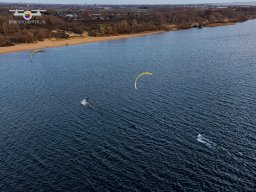 20260207 Kitesurfers